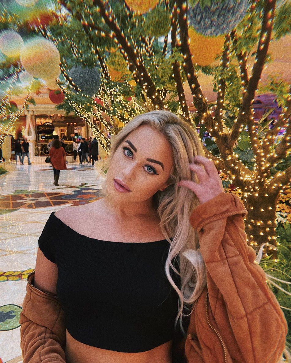 今日份小姐姐！神似龙母的爵士拉拉队员 颜值超高的23岁美妆博主