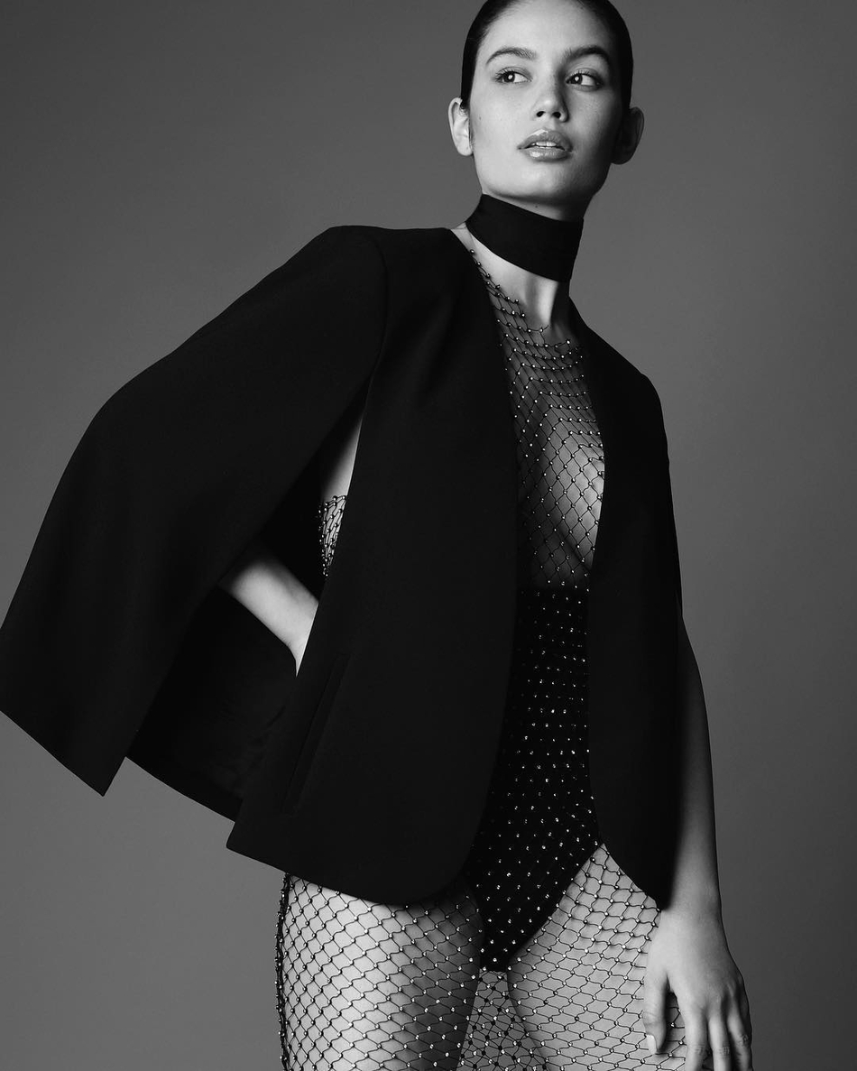 大帝正妃最新美照来袭!这身材这颜值,对不起我酸了