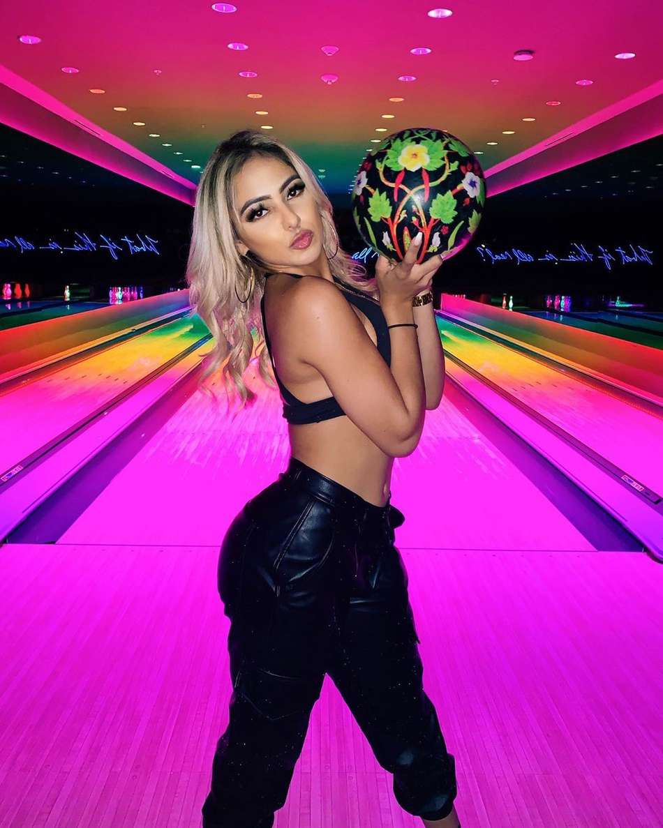 身材逆天的22岁热火啦啦队小姐姐!颜值超高 还是个建筑师