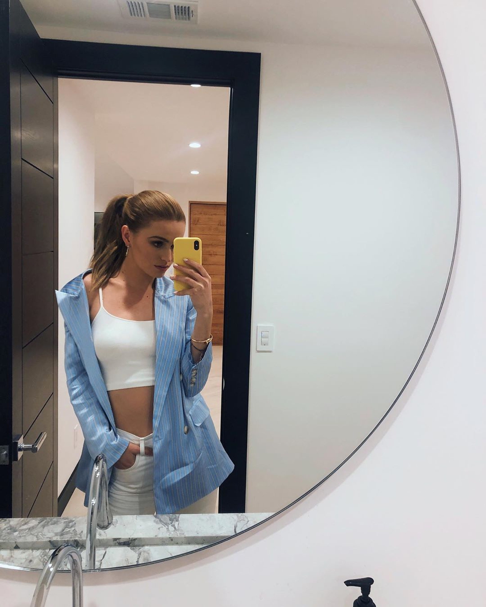 点赞狂魔杜兰特又下手了!点赞雄鹿老板女儿清纯美照