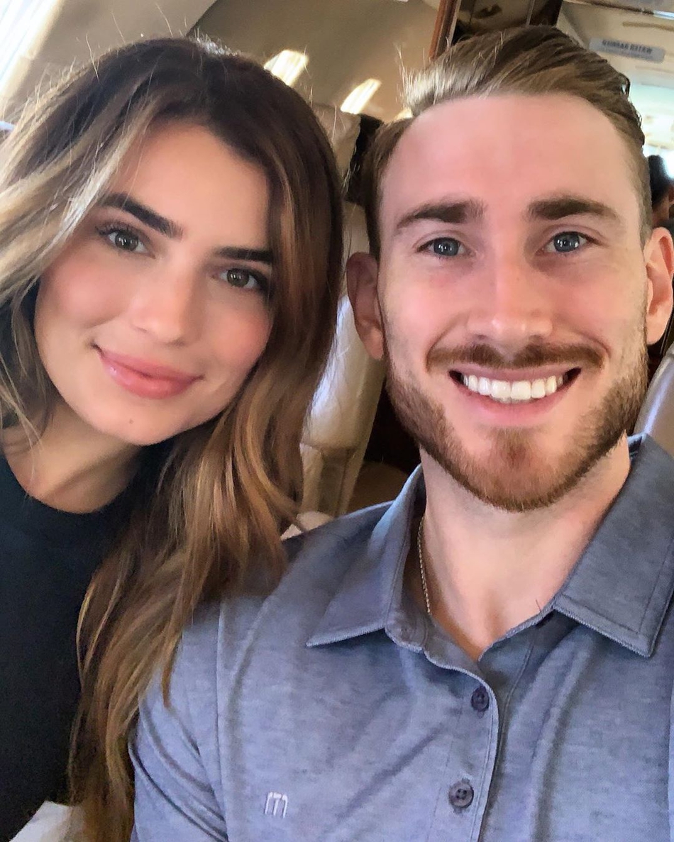 4投1中！海沃德妻子宣布将迎来第4个孩子 颜值超高的一家人