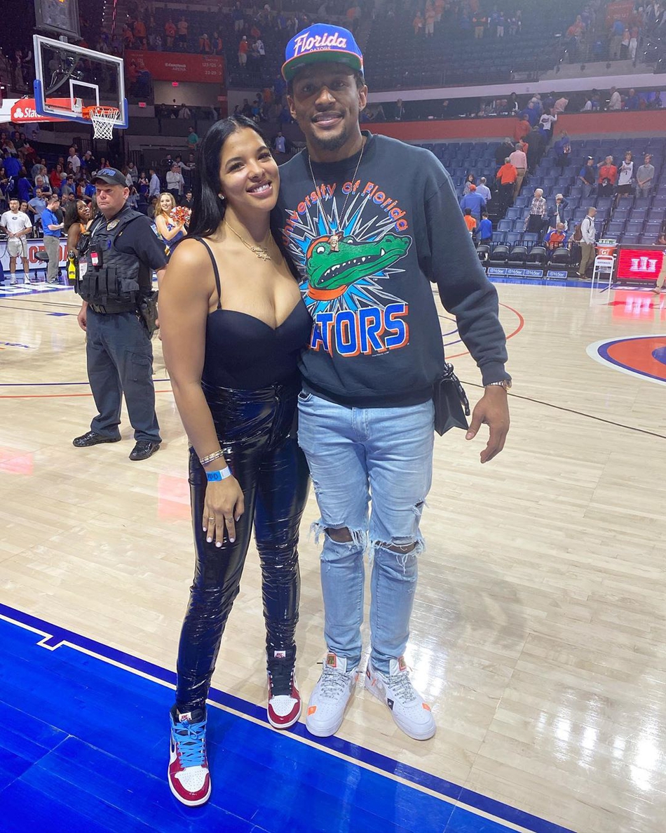 新鲜狗粮！比尔与女友大秀恩爱 这身材馋哭哈登