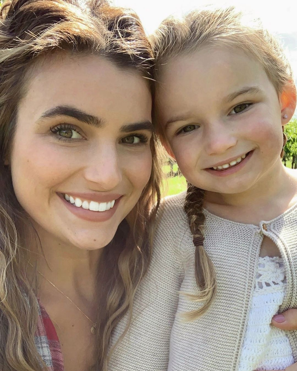 4投1中！海沃德妻子宣布将迎来第4个孩子 颜值超高的一家人