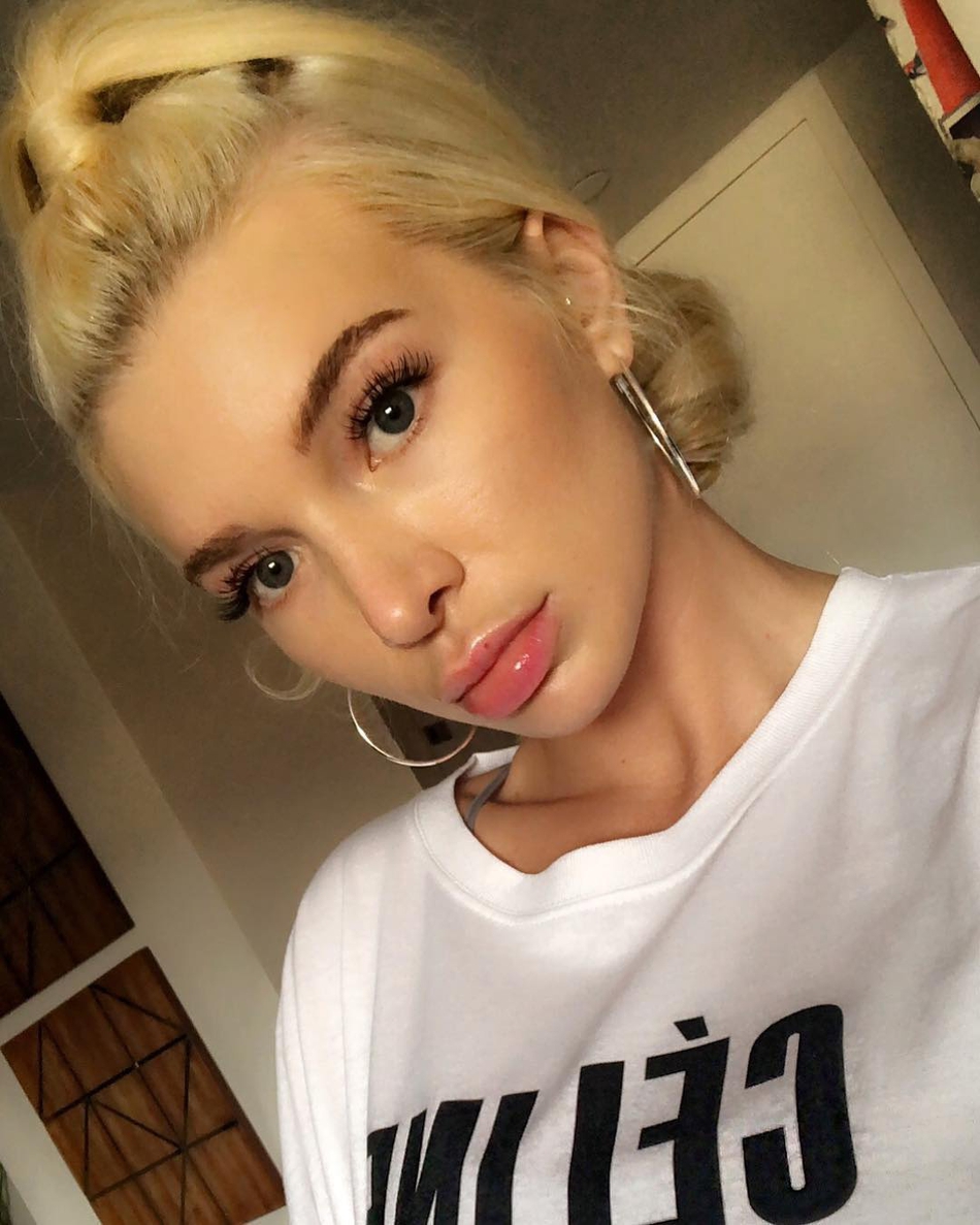 抛弃美艳前女友和孩子出轨变性人！NBA第一渣男遭网友唾弃