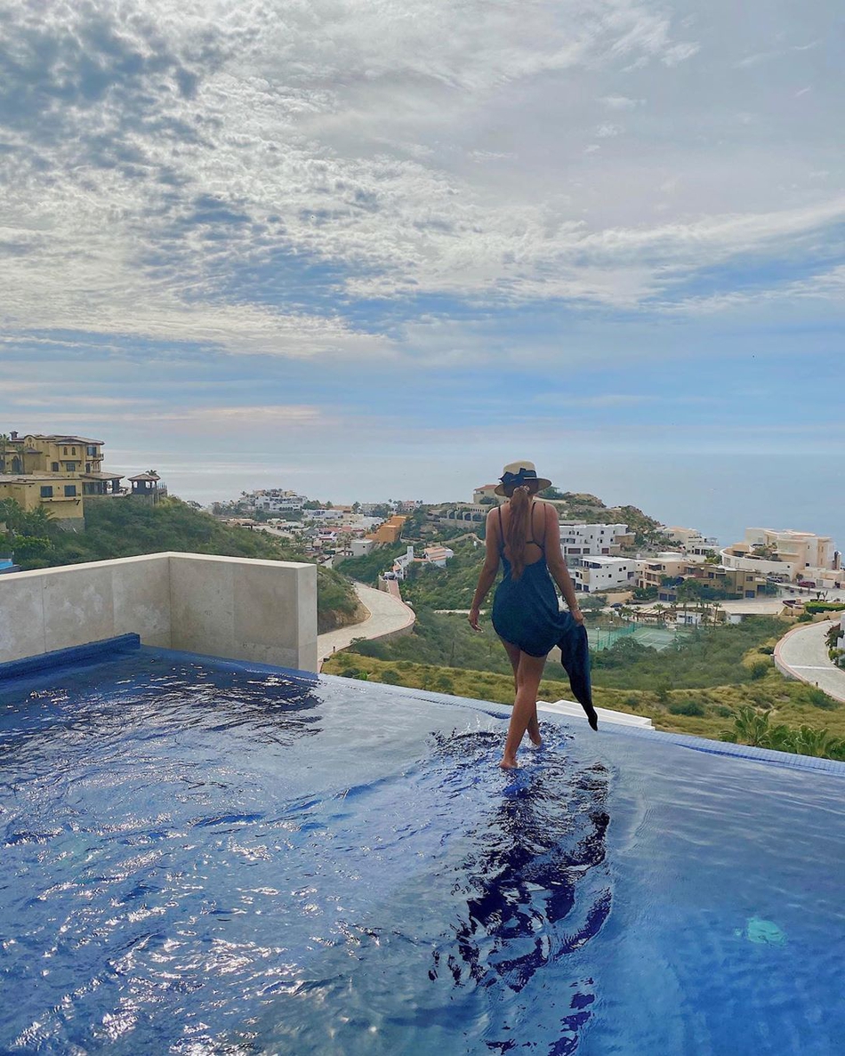 贵圈真乱!仙丹与詹娜闺蜜共度甜蜜隔离期 两月前她还是库兹马女友