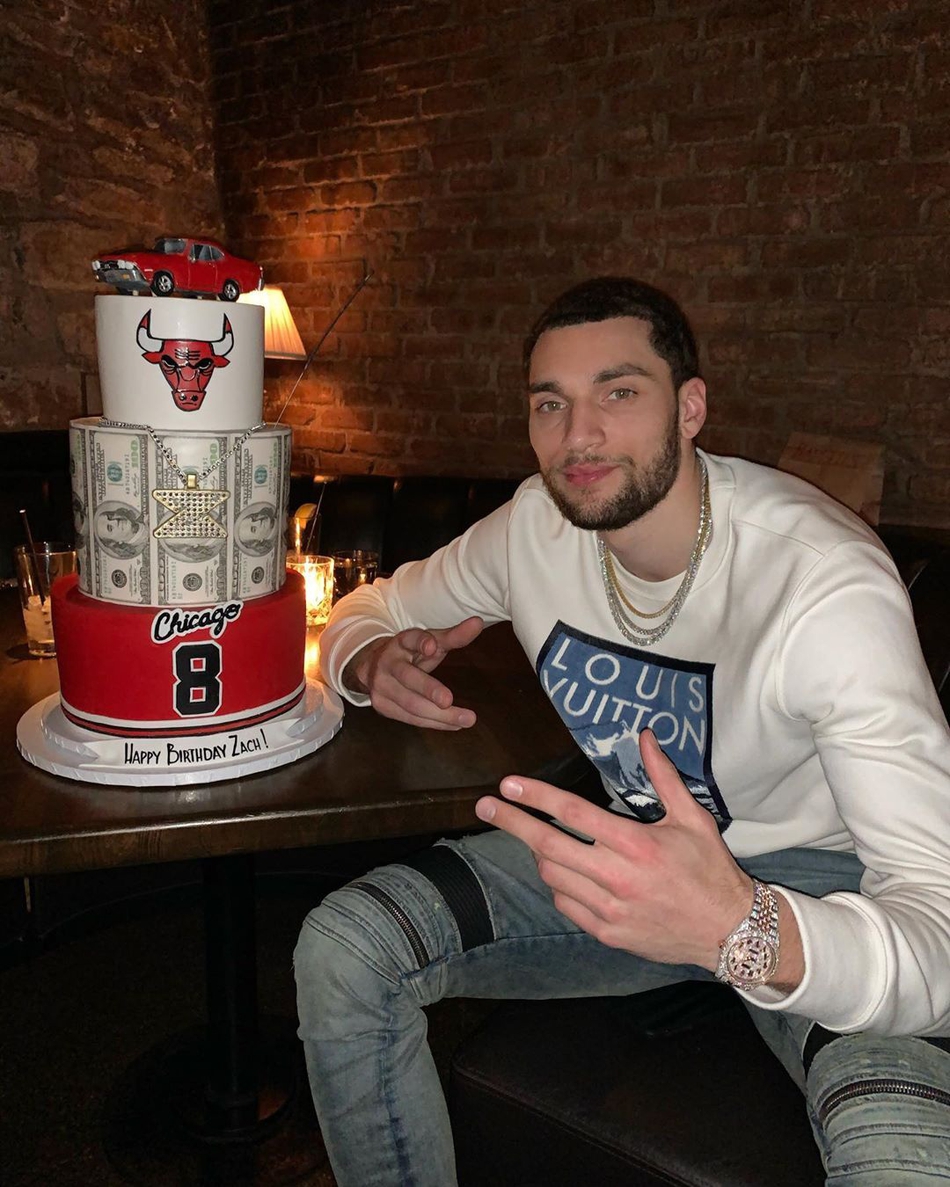 酸了!超美女友祝拉文25岁生日快乐!两人高中就私定终身