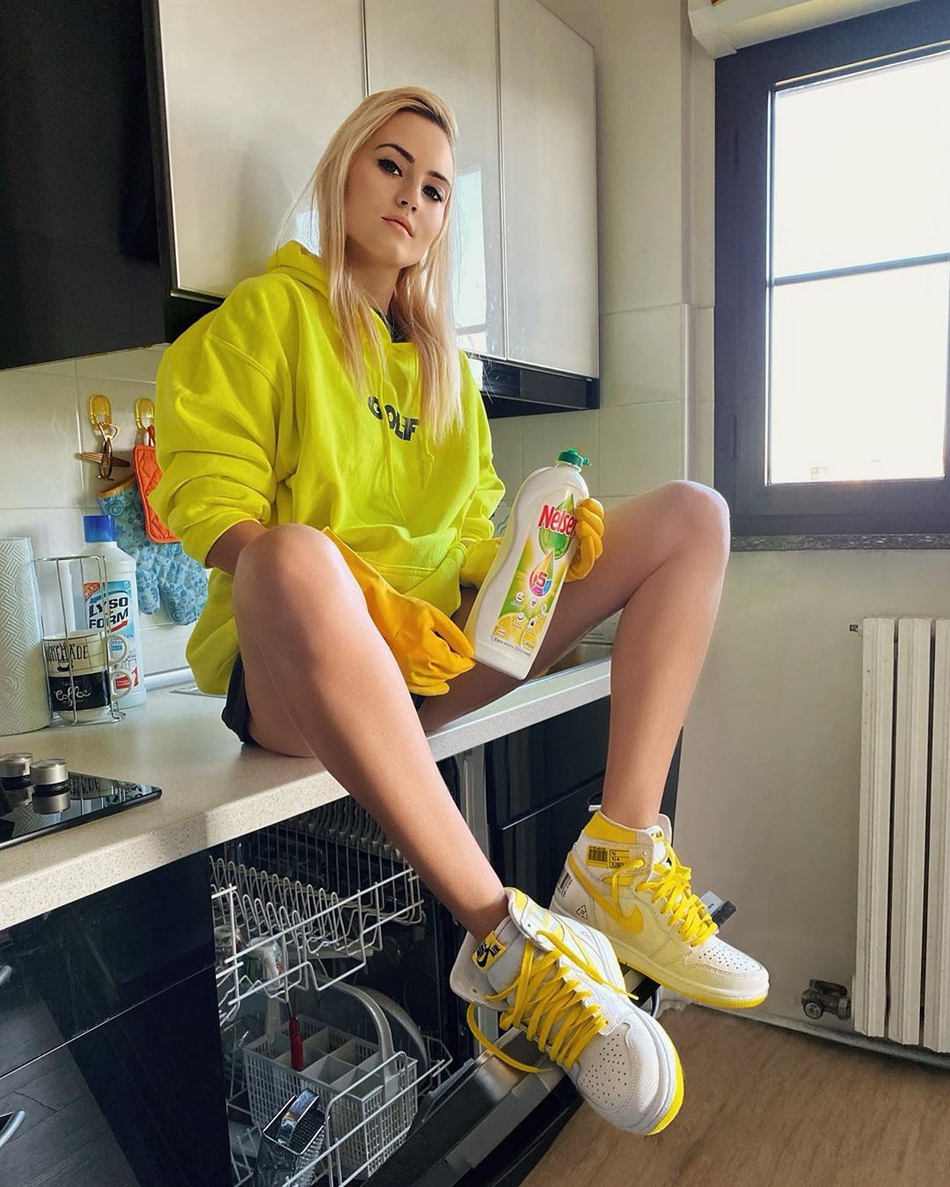 超多图预警！可甜可萌可A可帅的意大利美女模特 穿欧文球衣太酷了