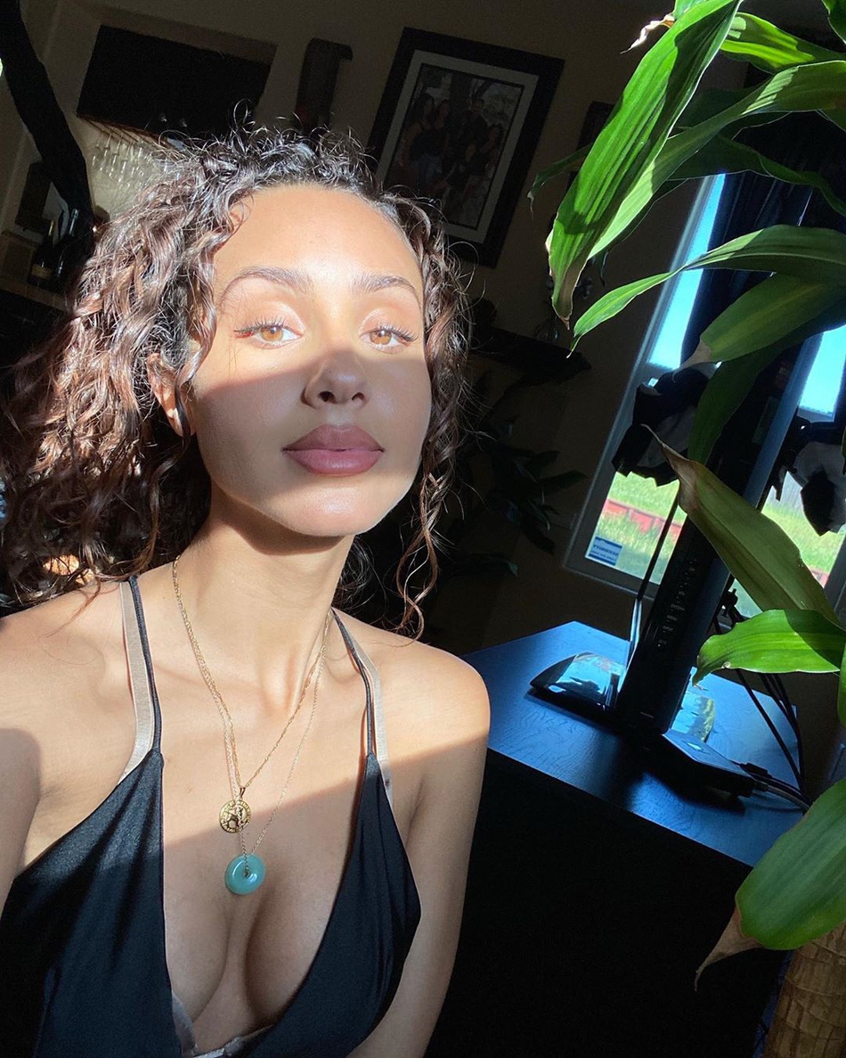 NBA新海王！球哥又换女友 身材超好的网红嫩模