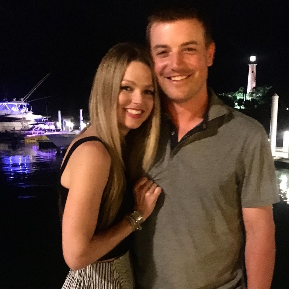 NBA最美主持人现身火箭主场 还记得全明星期间惊艳的她吗