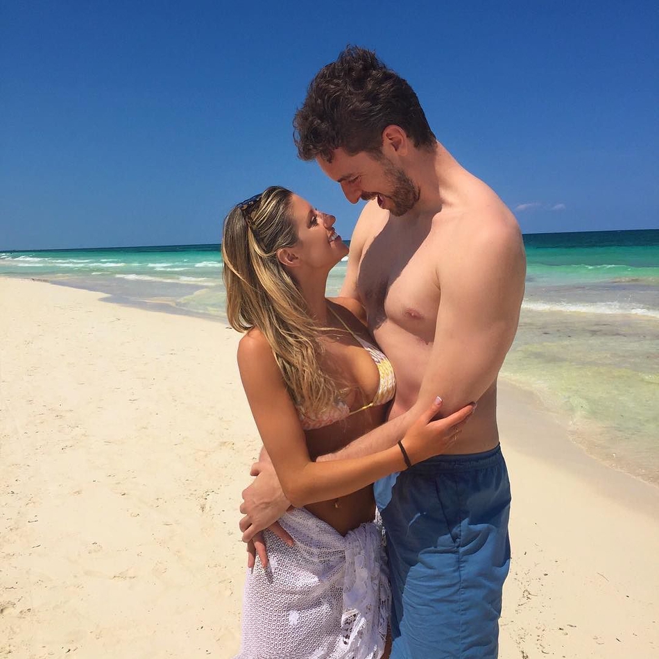 恭喜！大加与未婚妻完婚 在39岁生日当天娶了全世界最优雅的女人