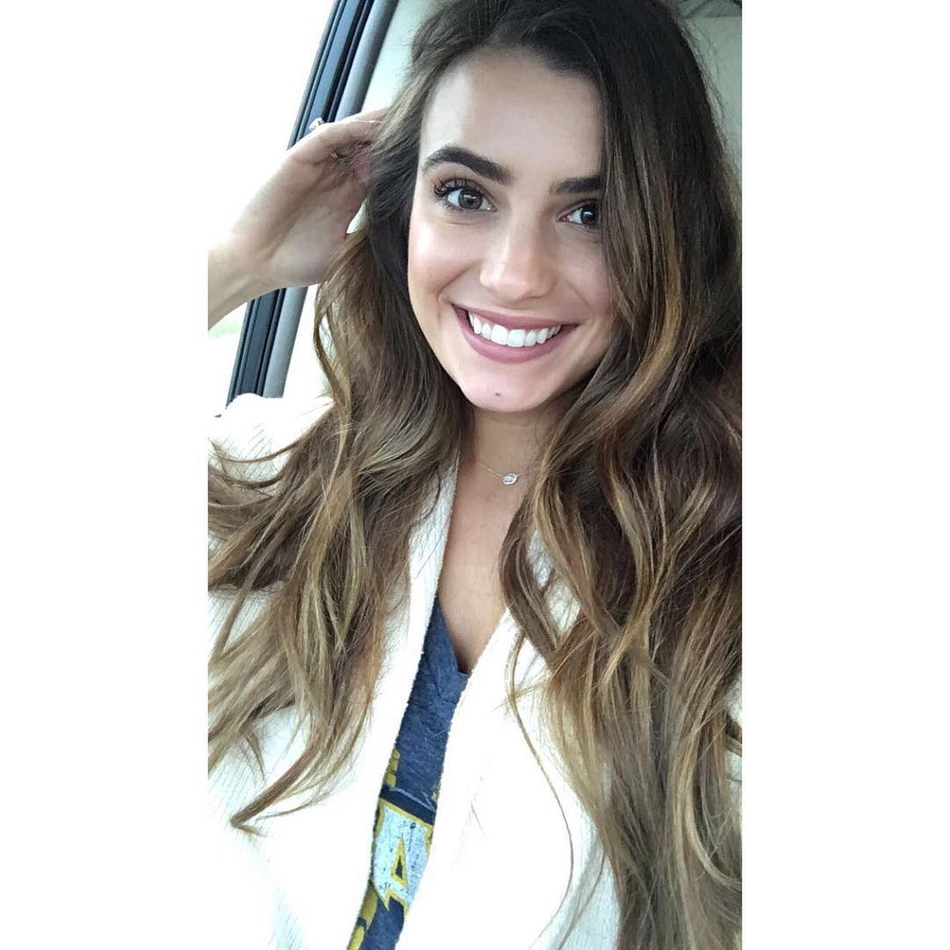 4投1中！海沃德妻子宣布将迎来第4个孩子 颜值超高的一家人