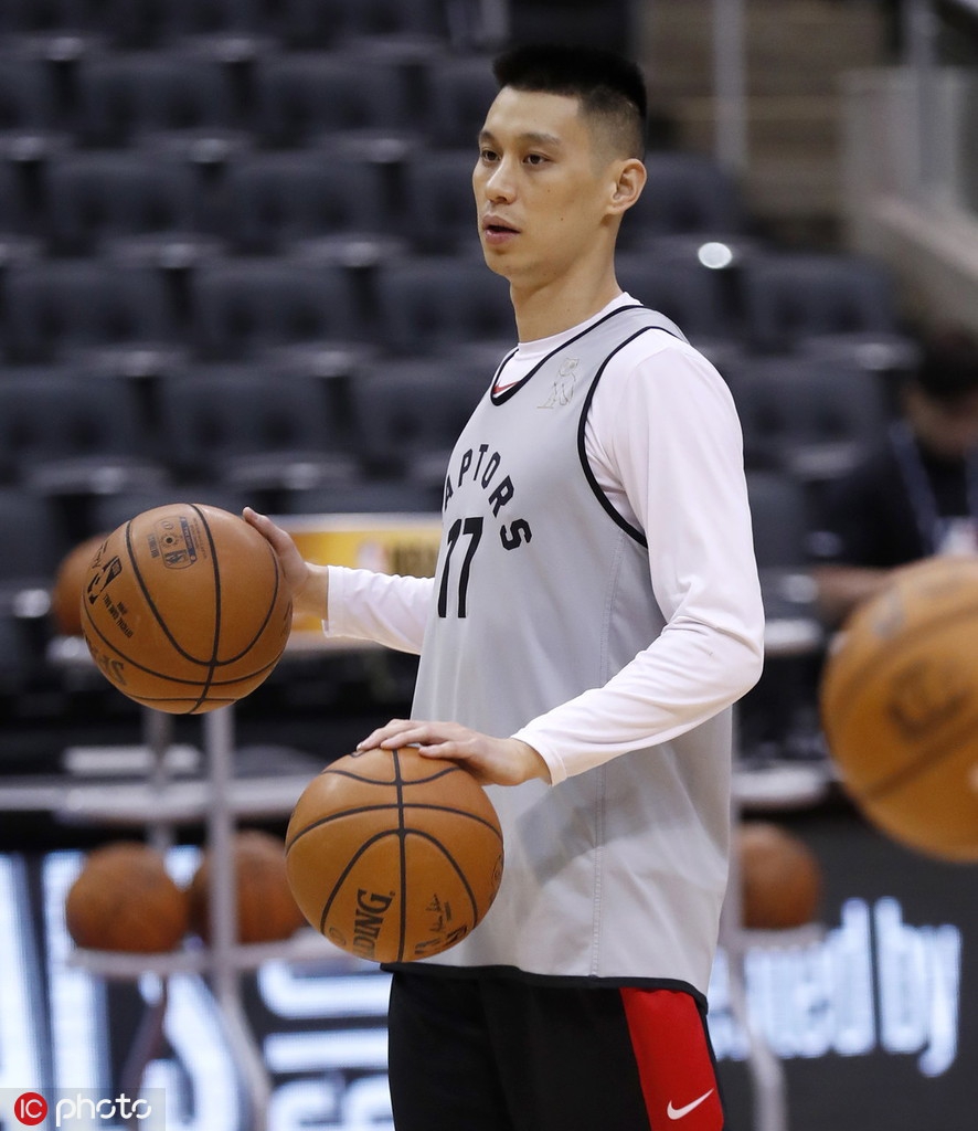 猛龙队训练气氛轻松:卡哇伊再露魔性笑容 林书豪变平头哥