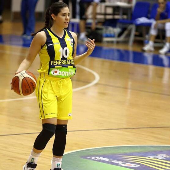 拉塞尔女友曝光！对方是WNBA状元秀 身材球技都完美的漂亮学姐