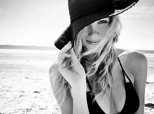 178嫩模身材+性感大长腿！NBA最美名宿之女 这梨涡看醉了