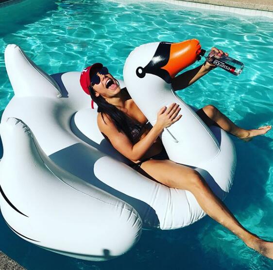 拉塞尔女友曝光！对方是WNBA状元秀 身材球技都完美的漂亮学姐