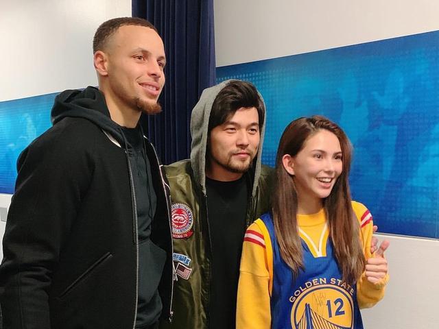 周杰伦晒妻子与库里合影!原来昆凌不仅是铁杆库蜜 还想当库里的妈