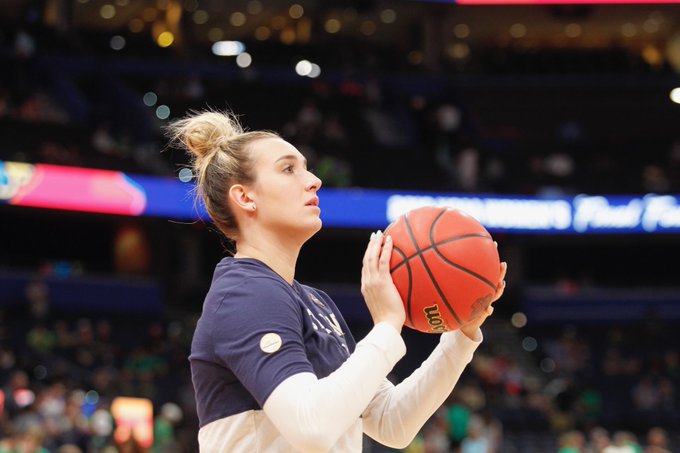 高甜预警！身材傲人的WNBA最甜小姐姐 射程恐怖的22岁洛杉矶分卫