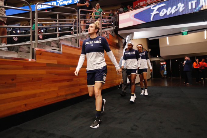 高甜预警！身材傲人的WNBA最甜小姐姐 射程恐怖的22岁洛杉矶分卫