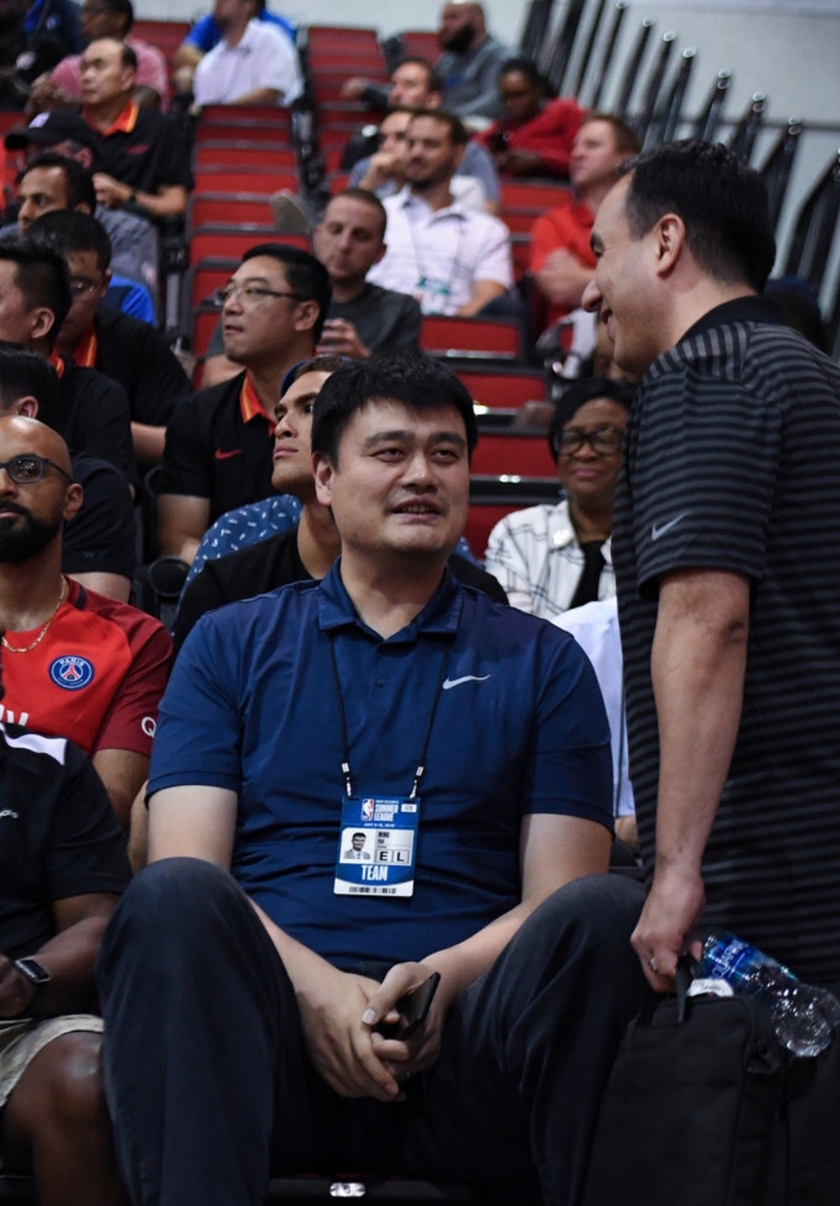 姚明再度现身NBA夏季联赛！看完老东家再督战中国队！