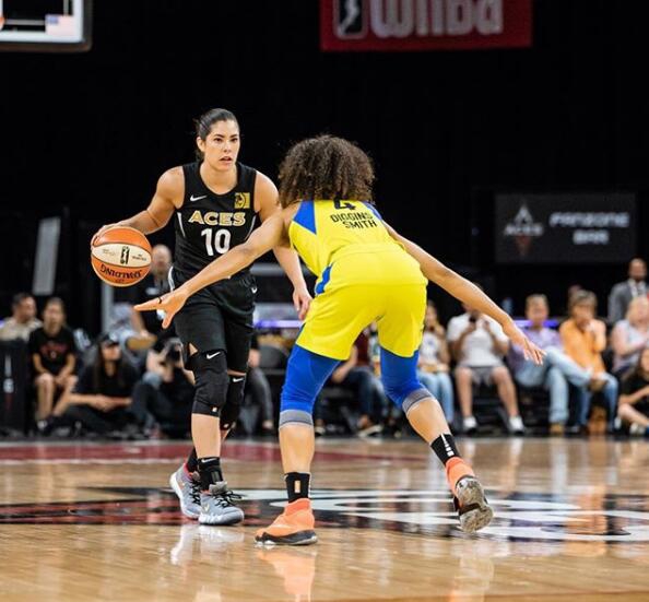 拉塞尔女友曝光！对方是WNBA状元秀 身材球技都完美的漂亮学姐