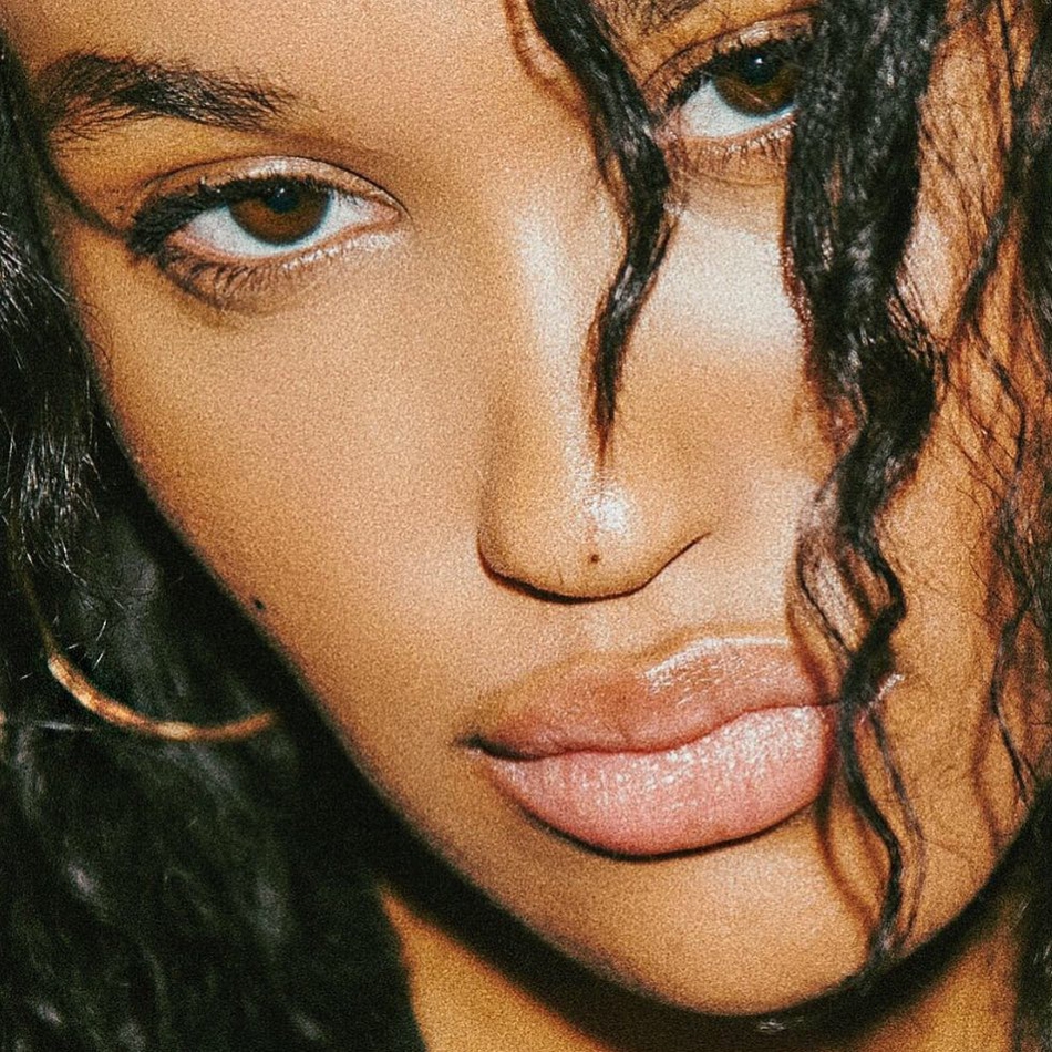 奥多姆大女儿晒性感照!22岁的她已长成大姑娘