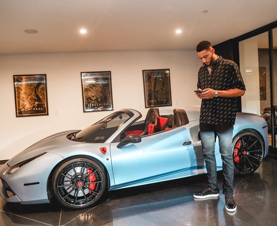 西帝晒自己23岁生日派对！多人到场庆贺！生日礼物收法拉利和AJ