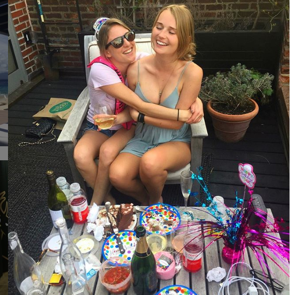 雄鹿老板小女儿是圈内知名美女 没想到她姐姐身材更好