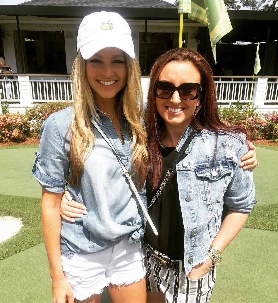 NBA最美主持人现身火箭主场 还记得全明星期间惊艳的她吗