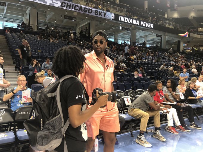 浓眉韦德同场观战WNBA！除了詹姆斯现任和前任 两人还有这关系