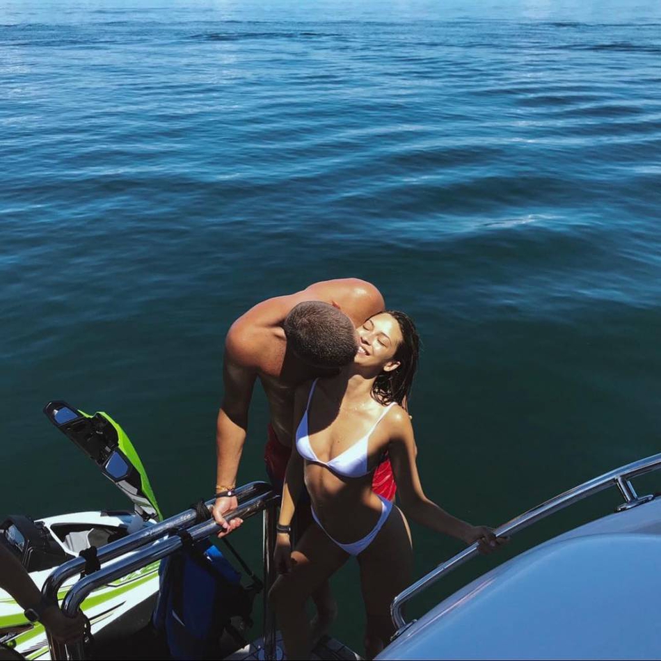 帕森斯与24岁嫩模女友分手!这么逆天的身材颜值还不满足?