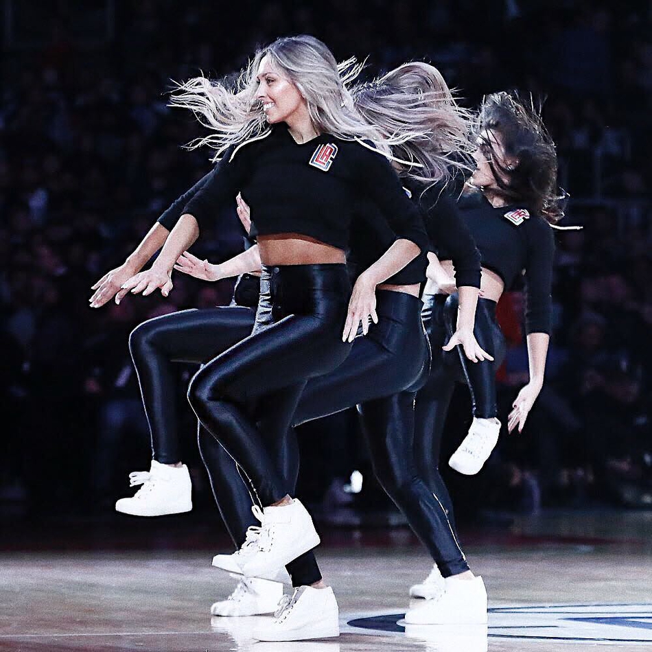 今日份小姐姐!快船队超美拉拉队员 爱吃鸡的25岁杂志嫩模