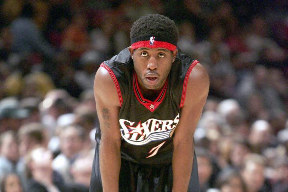 仅剩一人还在打球！姚明同届谁赚钱最多 仅3人上亿大姚排第4