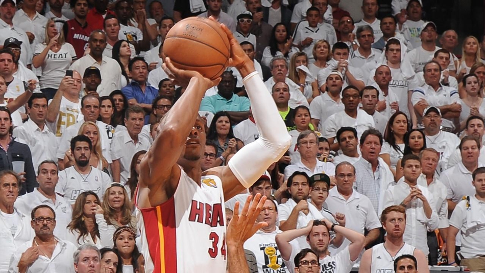 多角度回顾雷阿伦6年前史诗绝命三分！还记得你们寝室楼的喊声吗