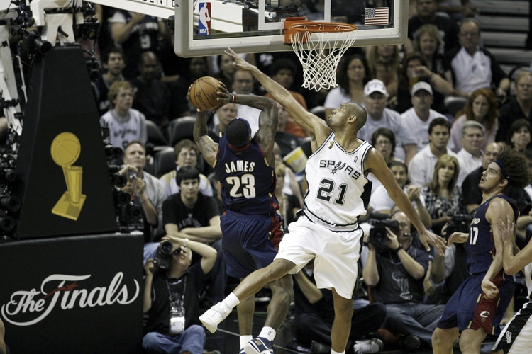 8.2007年，圣安东尼奥马刺4-0克里夫兰骑士