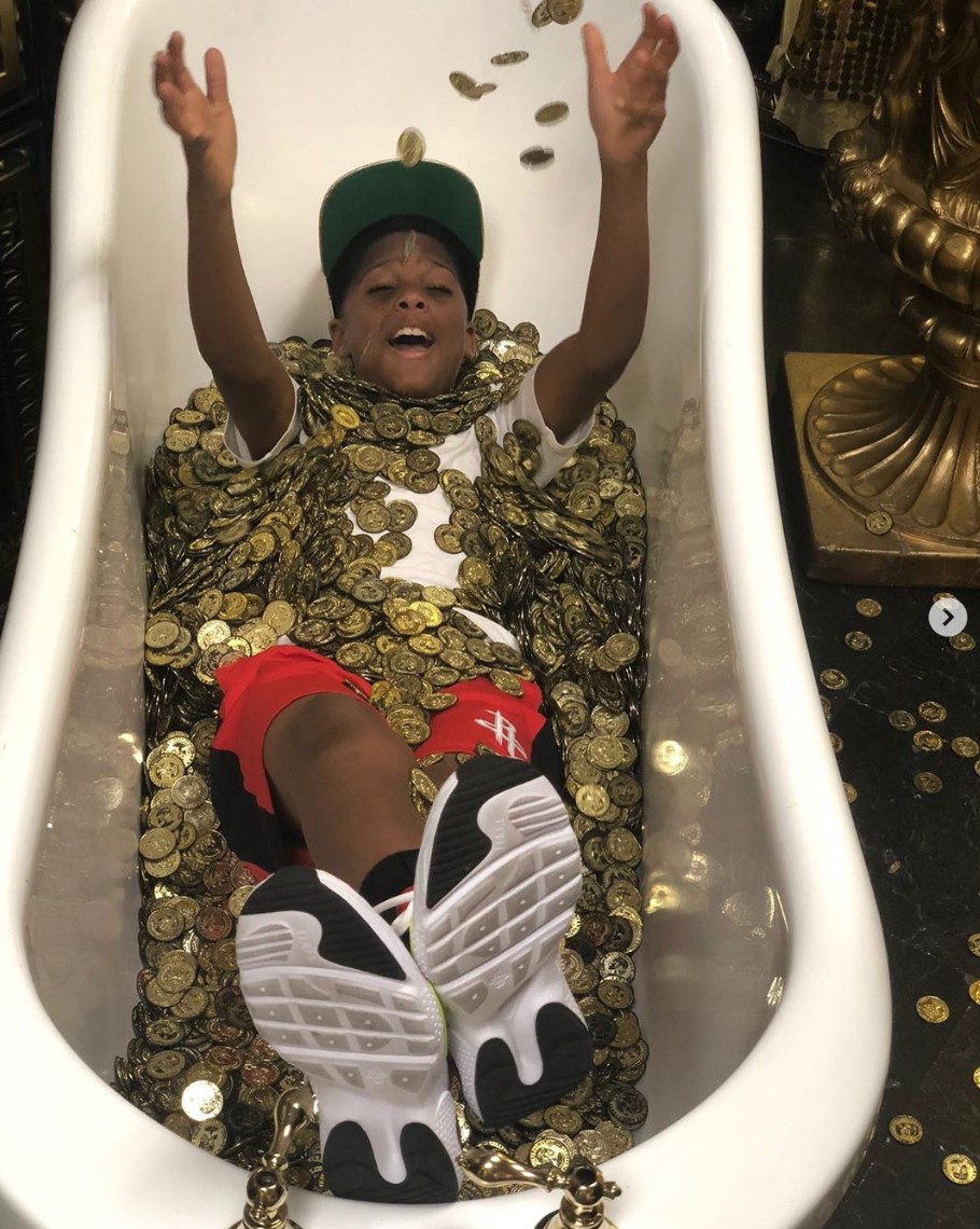 NBA最萌的巨星之子！那个萌翻科比的CP4十岁了！画风变成了这样