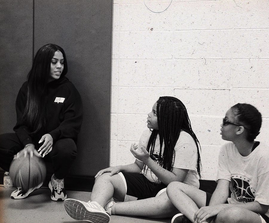 女友身材劲爆还是高材生！勇士首发中锋太有福气！这身材馋哭哈登