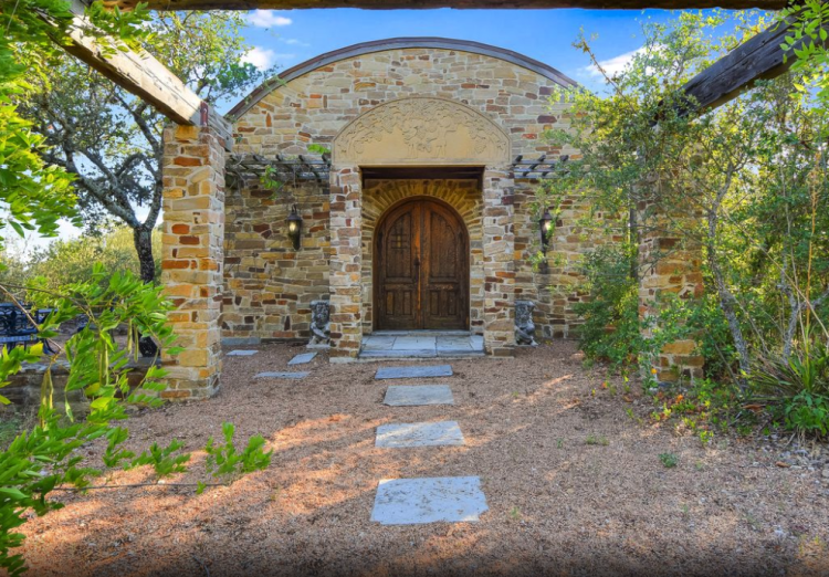 波波维奇豪宅内部照片曝光形似宫殿 “仅”需450万美元就能买到