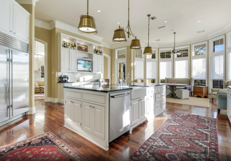 波波维奇豪宅内部照片曝光形似宫殿 “仅”需450万美元就能买到