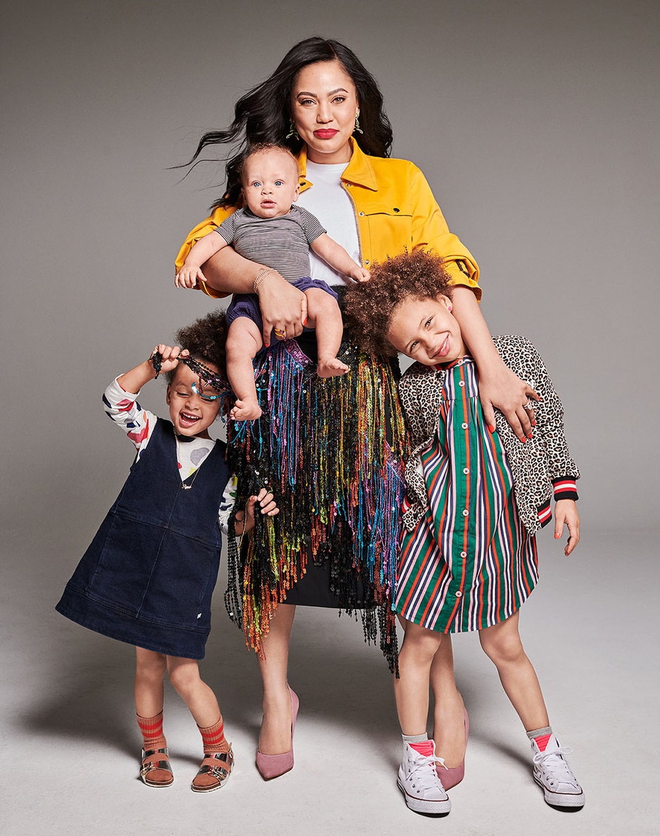 库里晒一家五口欢乐出游！炫耀儿子和女儿！科比含泪点赞