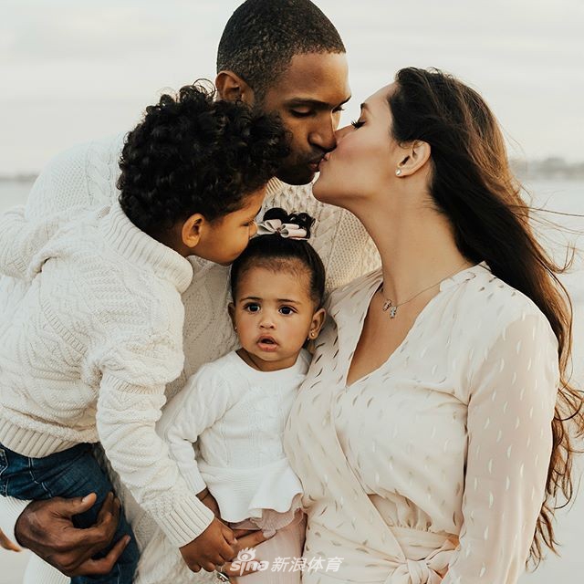 NBA最美人妻！她曾是世界环球小姐 颜值爆表身材火辣美的令人窒息