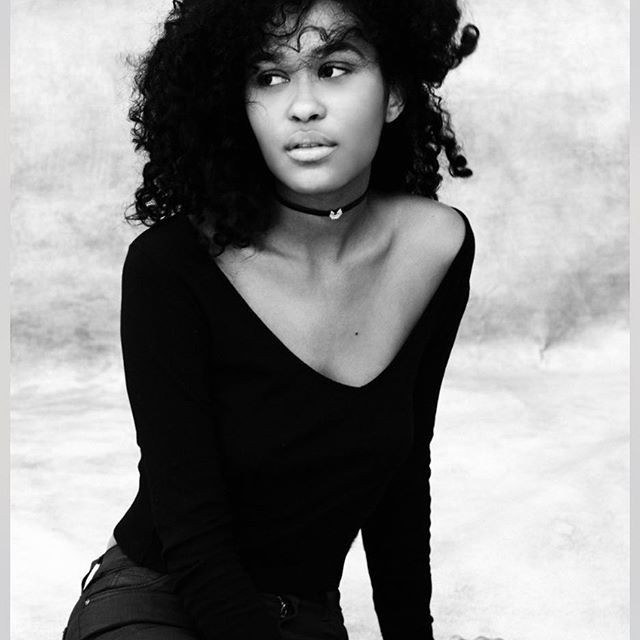 奥多姆大女儿晒性感照!22岁的她已长成大姑娘