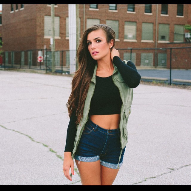 4投1中！海沃德妻子宣布将迎来第4个孩子 颜值超高的一家人