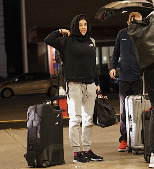 拉塞尔女友曝光！对方是WNBA状元秀 身材球技都完美的漂亮学姐