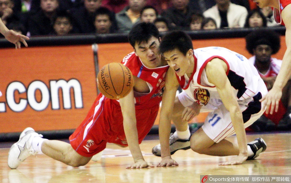 回顾广东辽宁12年前总决赛交手 6人仍在阵中