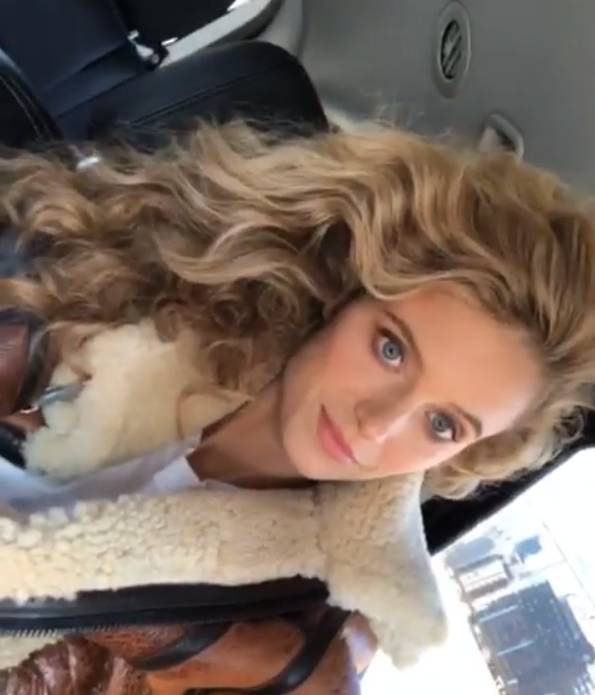 勒夫带嫩模女友度假！1米8大长腿配上超甜颜值 太让人羡慕了吧