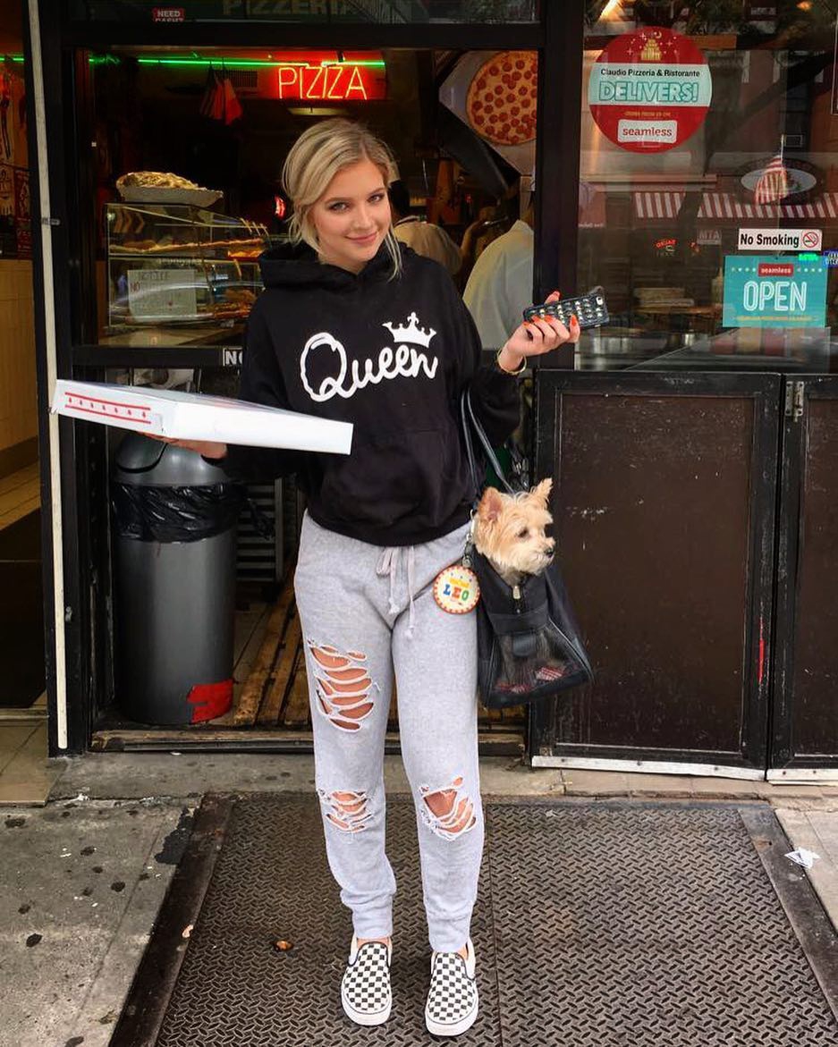 23岁超甜啦啦队小姐姐!爱好健身的拳击教练