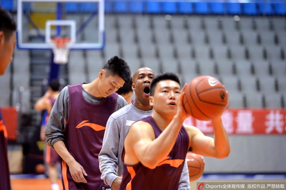 李根将与孙悦马布里重聚！回顾三人北京首钢时期合照