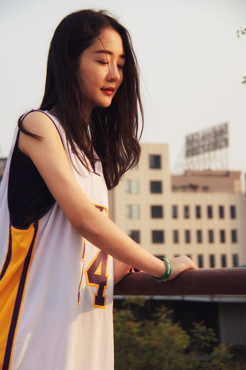 穿nba球衣的清纯女生,哪一张美到你了?