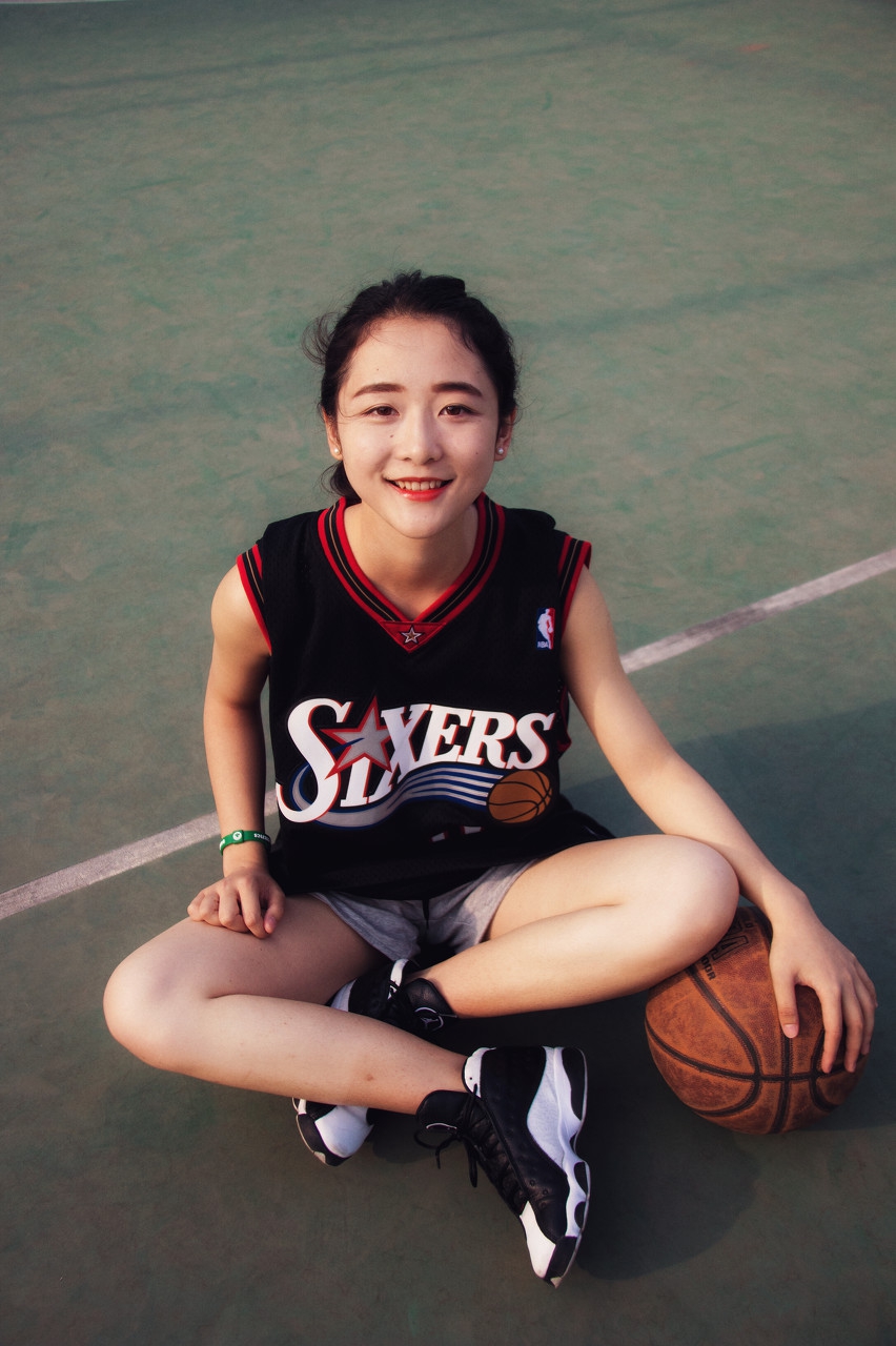 穿nba球衣的清纯女生,哪一张美到你了?