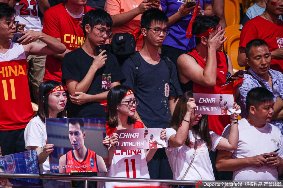 27分难救主!易建联死忠女粉赛后痛哭